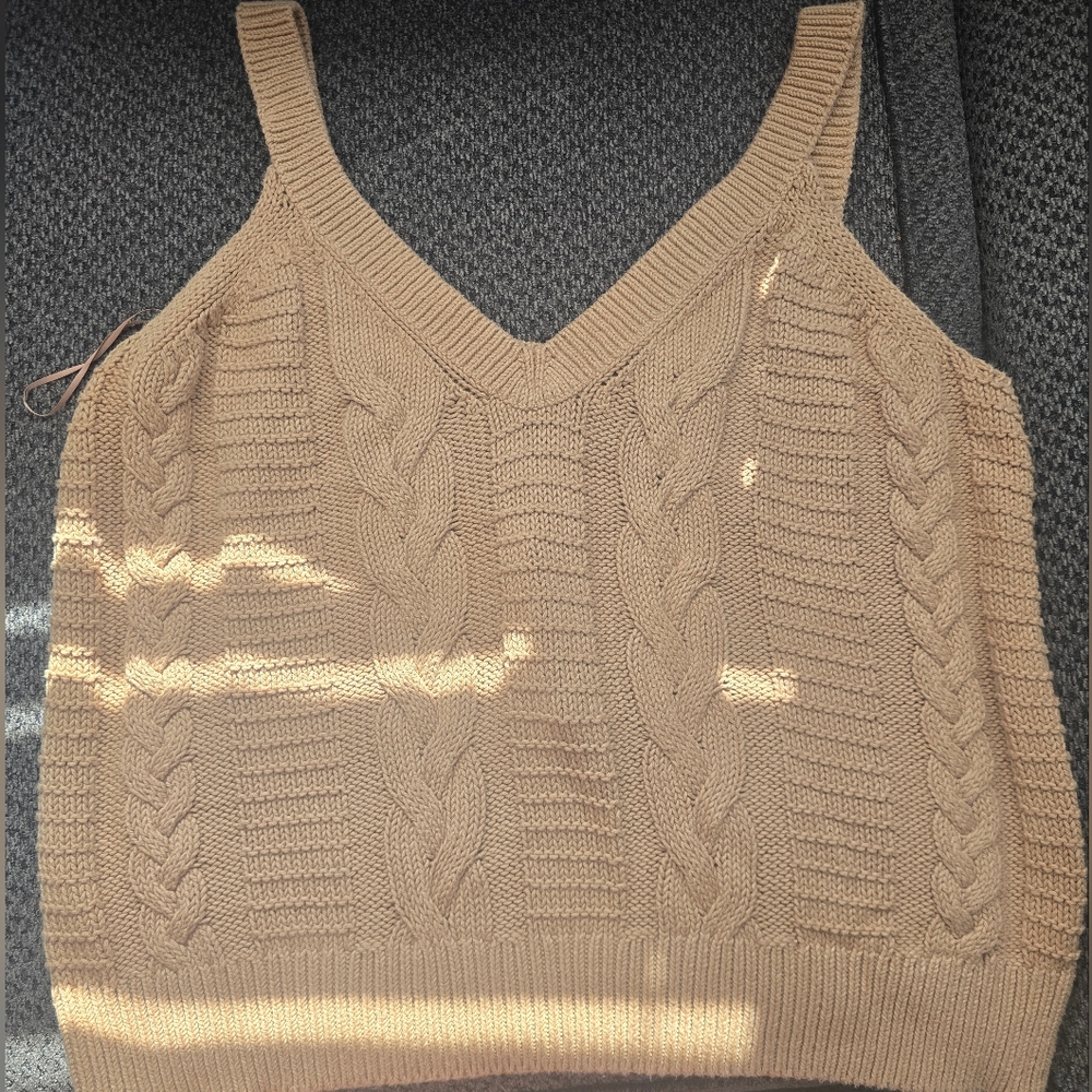 Banana Republic Tan V-Neck Sweater Cable Knit